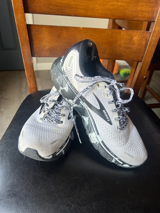 Brooks Shoes - Brooks Light Gray & Black Running Sneakers